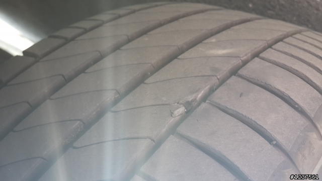車胎卡石頭破損問題請教!