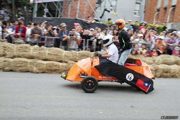 [作品開箱］Red bull 手工打造你的飛車