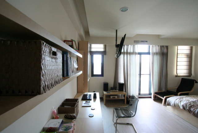 住了五個月的家~~現在已經滿兩年了~~自行設計發包製作@@ 不知道甚麼風~~