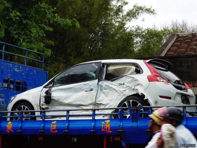 Volvo C30 遭側撞