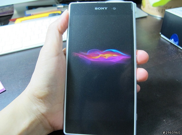 DragonPro隱之盾玻璃保護貼 及 Xperia Z1開箱文