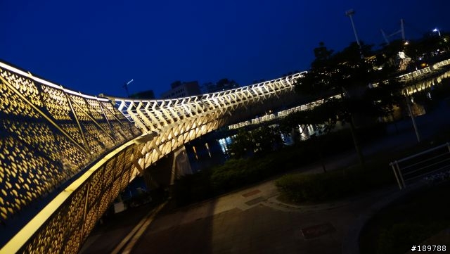 QX100 多張夜拍分享 (附原圖)