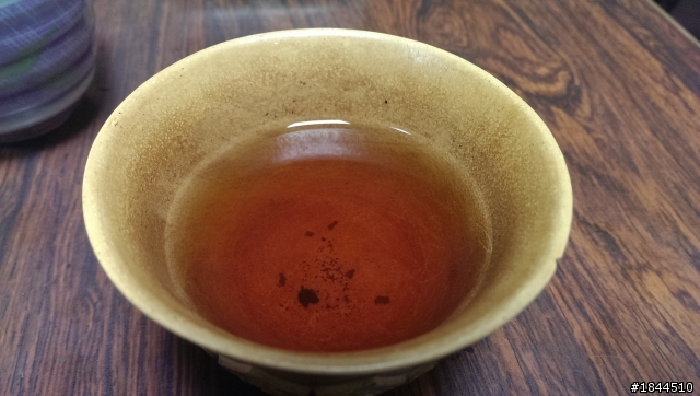 前幾天試喝的一塊普洱茶磚,跟各位先進分享一下