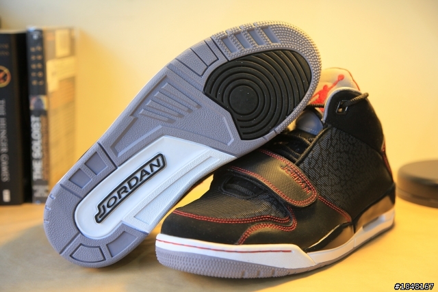 Jordan閃亮開箱 "JORDAN FLTCBLB 90'S"