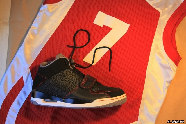 Jordan閃亮開箱 "JORDAN FLTCBLB 90'S"