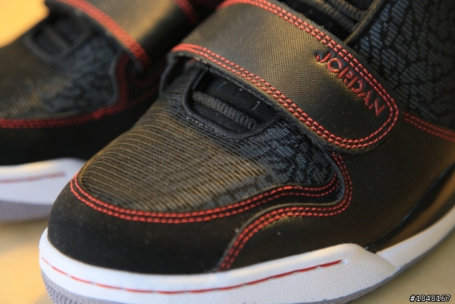 Jordan閃亮開箱 "JORDAN FLTCBLB 90'S"