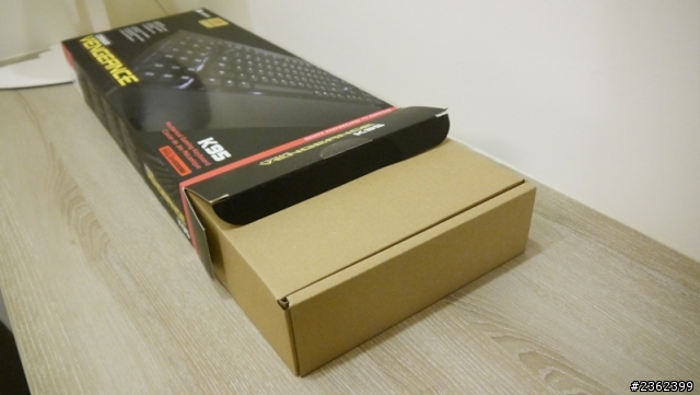 Corsair K95 超炫鍵盤 配 螢幕架 與 滑鼠 ~~一起開箱全紀錄~~~