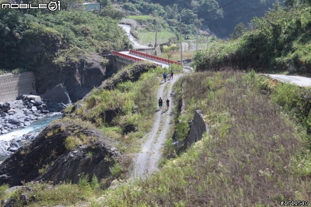 五的大男孩的浪漫小旅行--合作產業道路