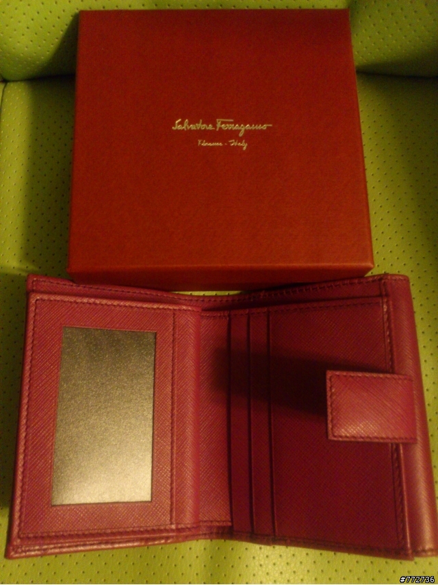 Salvatore Ferragamo 紫色皮夾開箱