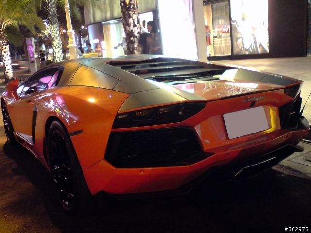 最近上新聞搏版面的大牛 Aventador LP700-4
