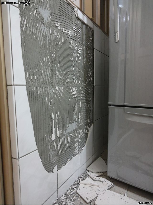 室內牆壁磁磚爆裂