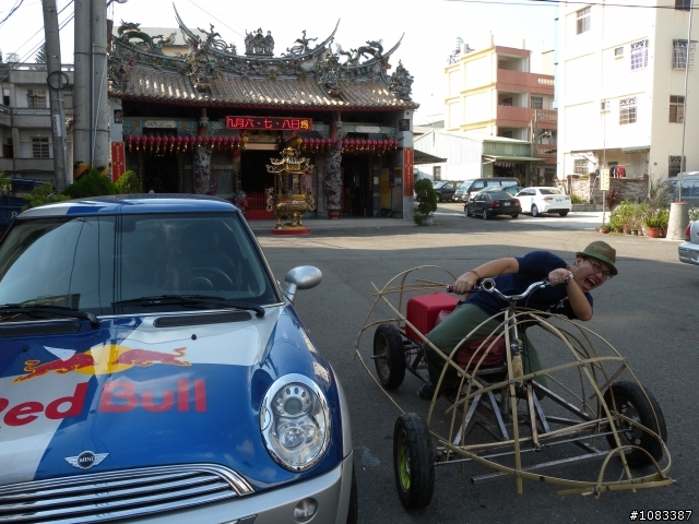 [作品開箱］Red bull 手工打造你的飛車