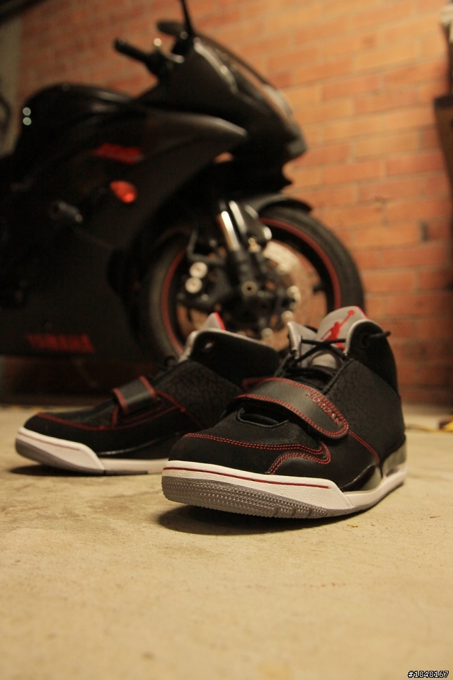 Jordan閃亮開箱 "JORDAN FLTCBLB 90'S"