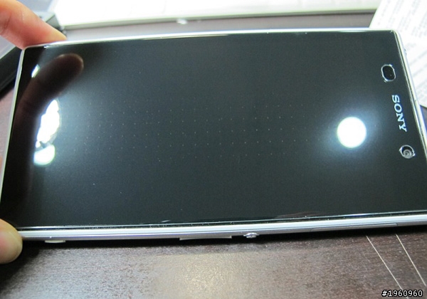 DragonPro隱之盾玻璃保護貼 及 Xperia Z1開箱文