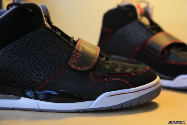 Jordan閃亮開箱 "JORDAN FLTCBLB 90'S"