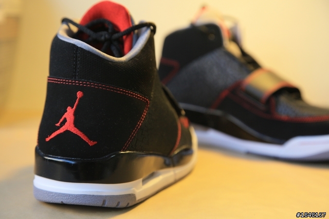 Jordan閃亮開箱 "JORDAN FLTCBLB 90'S"
