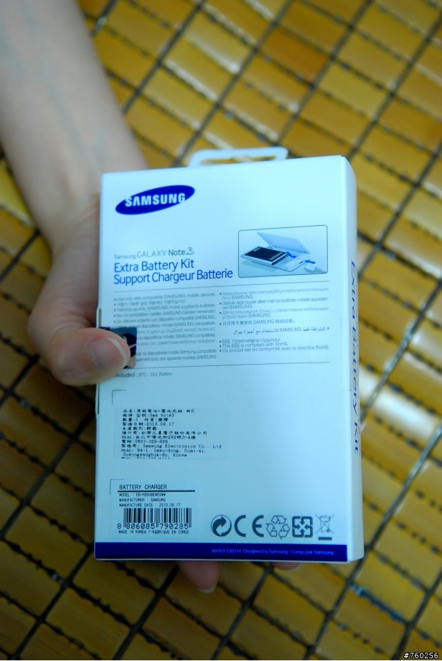 Note3 到貨了(￣▽￣)~簡單開箱+原廠電池+座充