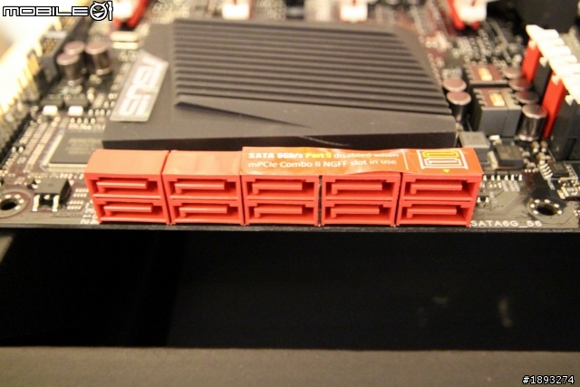 擁有豐富配件的 ASUS MAXIMUS VI 系列 EXTREME 極致版