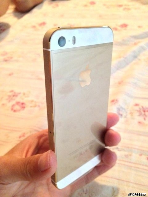 收到美國Apple store訂的金iPhone 5s