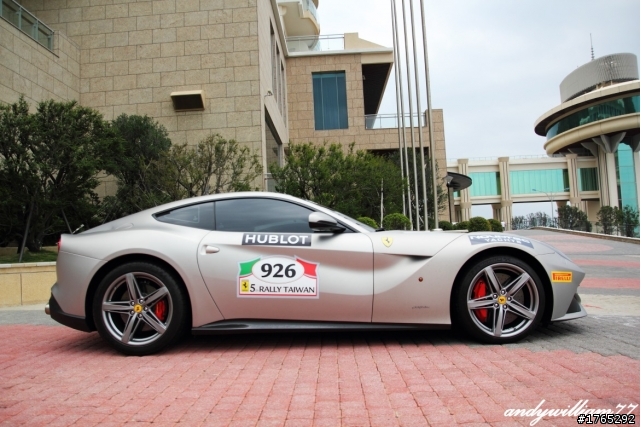 FERRARI F12 Berlinetta 6色