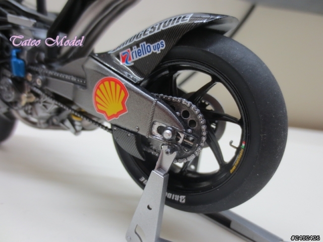 [作品分享] Ducati DESMOSEDICI GP8 Minichamps改造版