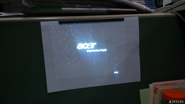 請問投影機投影出來的畫面有滿天星星是怎麼回事？