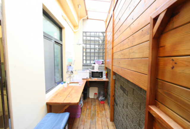 住了五個月的家~~現在已經滿兩年了~~自行設計發包製作@@ 不知道甚麼風~~