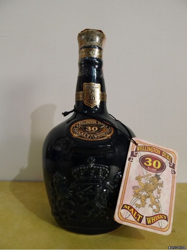 父親身後留下的一些酒