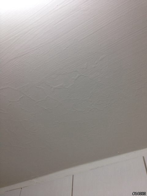 天花板油漆異狀？！