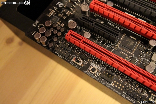 擁有豐富配件的 ASUS MAXIMUS VI 系列 EXTREME 極致版