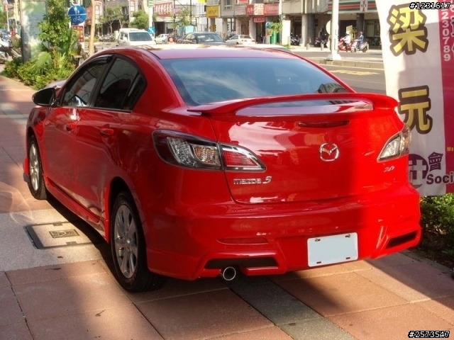 請問 2013 Mazda 3 4D 2.0 尾翼問題