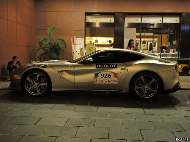 深夜的飯店現場~ (附599 GTO 跟F12 影音