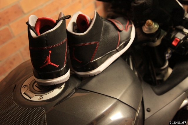 Jordan閃亮開箱 "JORDAN FLTCBLB 90'S"