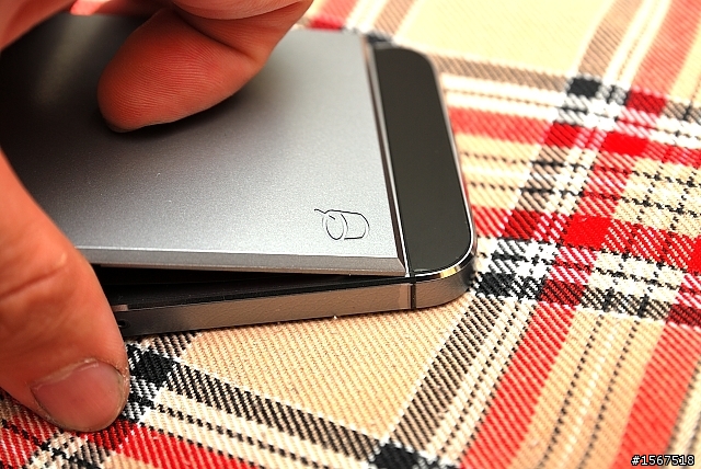 [開箱] CAFFEINE iPhone5付費套件 加碼 Tunewear FRAME x FRAME Shock Mount 搭配照