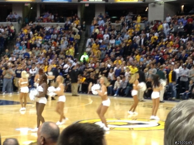 剛剛結束的公牛vs溜馬 還是不敢相信我坐在第一排!!