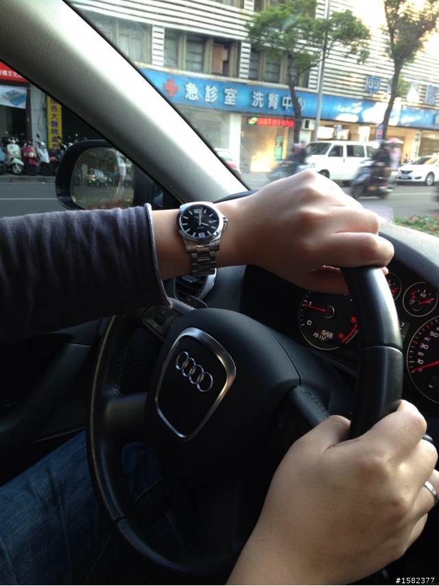 新增開箱[請益] LONGINES 征服者300米機械錶 VS LONGINES Master 巨擘系列