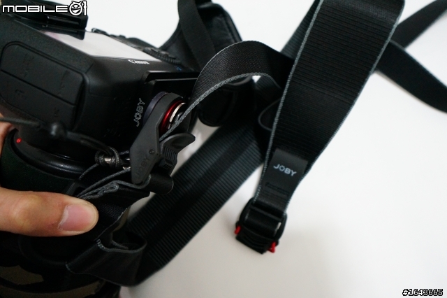 [開箱] JOBY Pro Sling Strap 相機快速背帶-隨附安全繩，多一層保障^_^