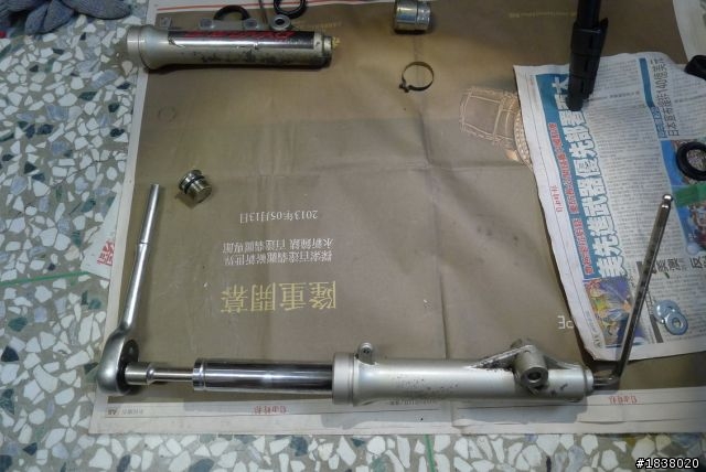 2013-11-16-換前叉油封和換叉油.碟盤.碟煞皮.輪胎.防塵套.等等