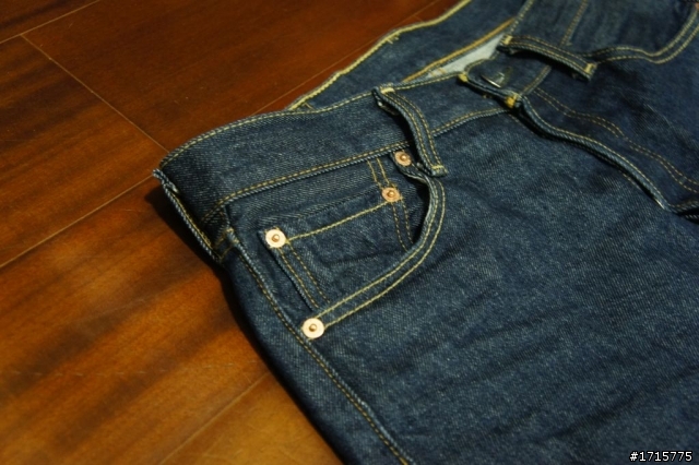 [開箱]Levi's 501-0000，想買來養褲的樓!慢慢的新增養褲過程!