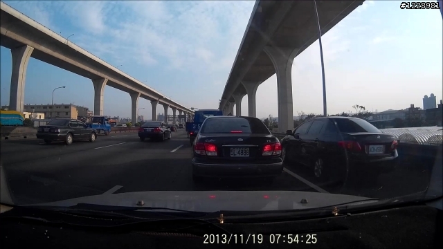 路肩行車