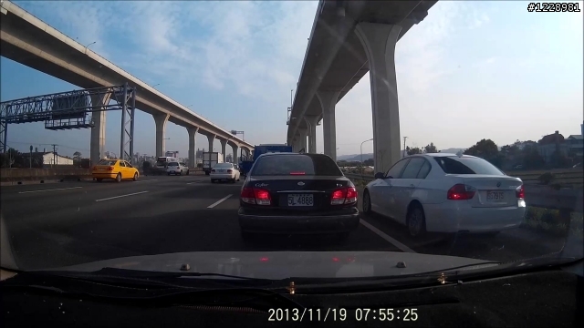 路肩行車