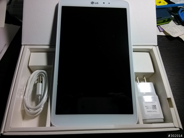 (更新)LG G Tablet 8.3 開箱.......營幕有暗點