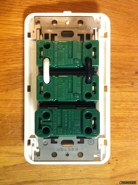 請問牆上插座增加一電燈開關之電線接法