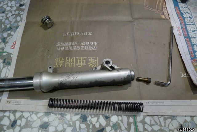 2013-11-16-換前叉油封和換叉油.碟盤.碟煞皮.輪胎.防塵套.等等