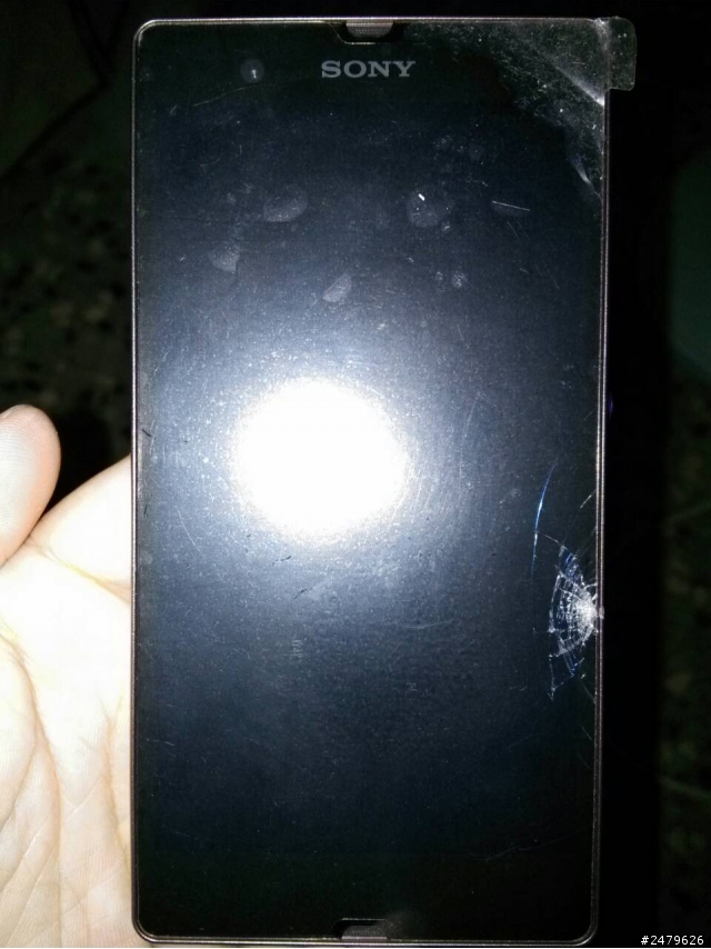 我的 SONY Z....破了...幫幫忙