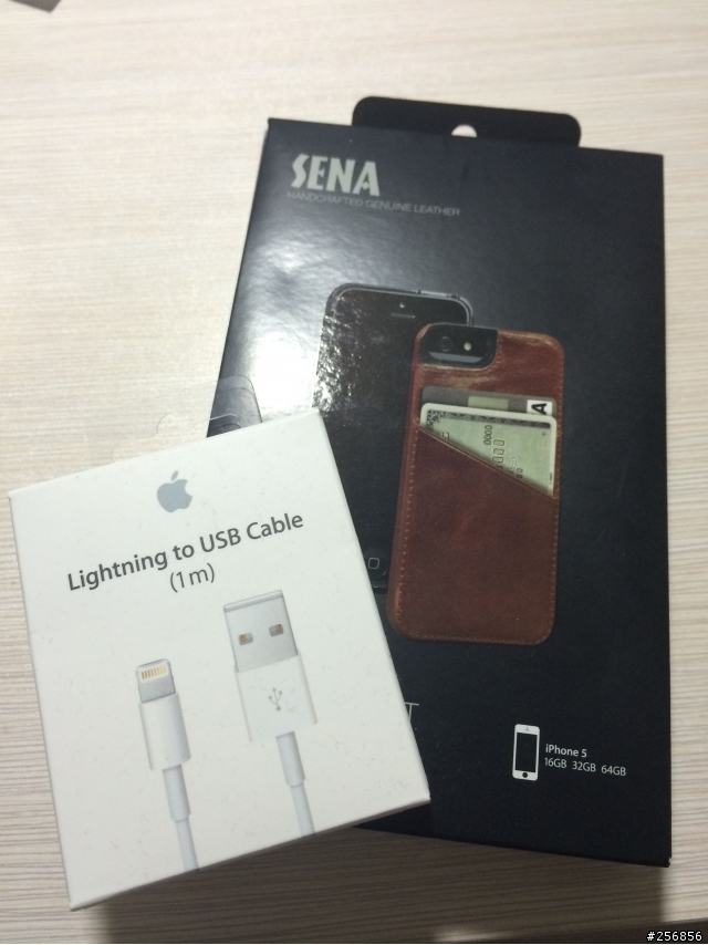 香港 IFC APPLE Retail Store And Lightning 傳輸線(Scosche strikeLine pro)