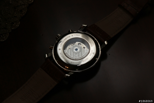 請問這隻vachron constantin的型號是?價錢?