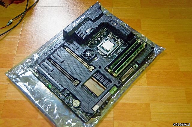 【自組分享】效能與靜音的平衡! i7 + Sabertooth + Titan，PHANTOM 530 通通裝進去!