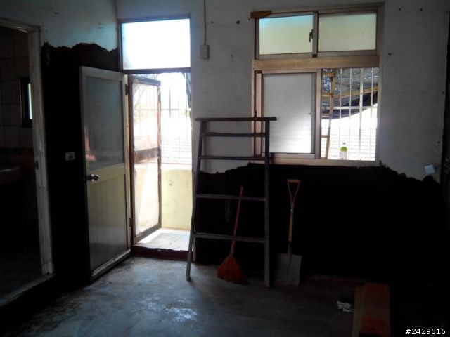 30幾年的連棟透天,漏水中