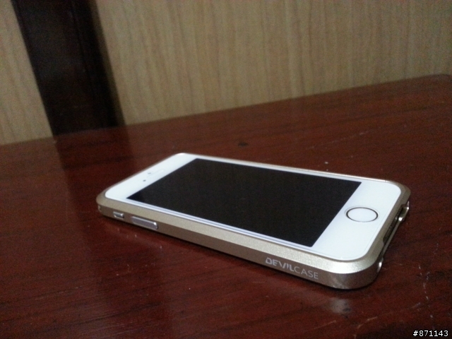 iphone5s 64G + Devil case 金色